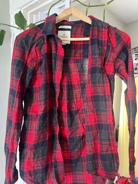 American Eagle Outfitters Red and Black Plaid Button-Down Shirt